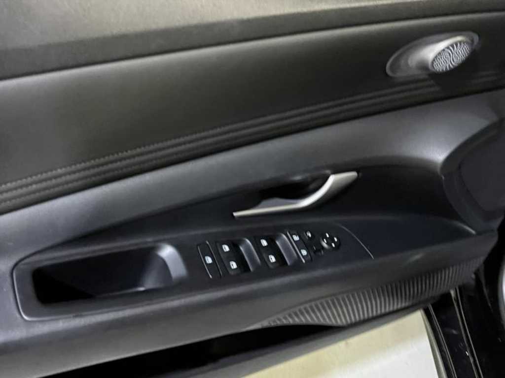 HYUNDAI Avante - Vista 10