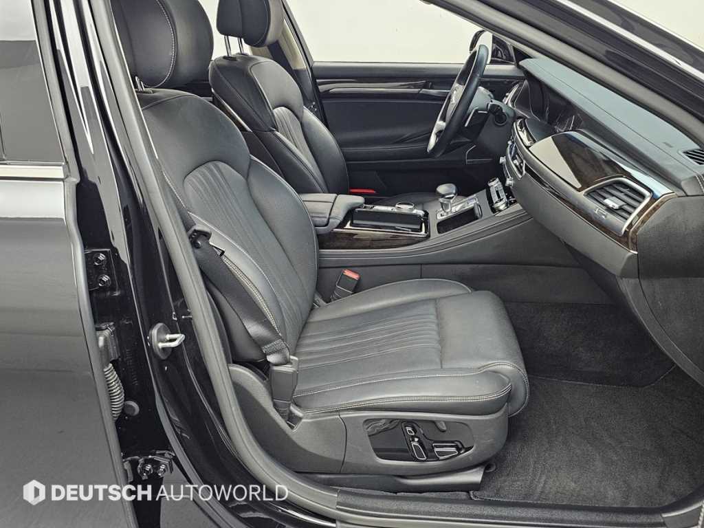 Genesis G90 - Vista 12