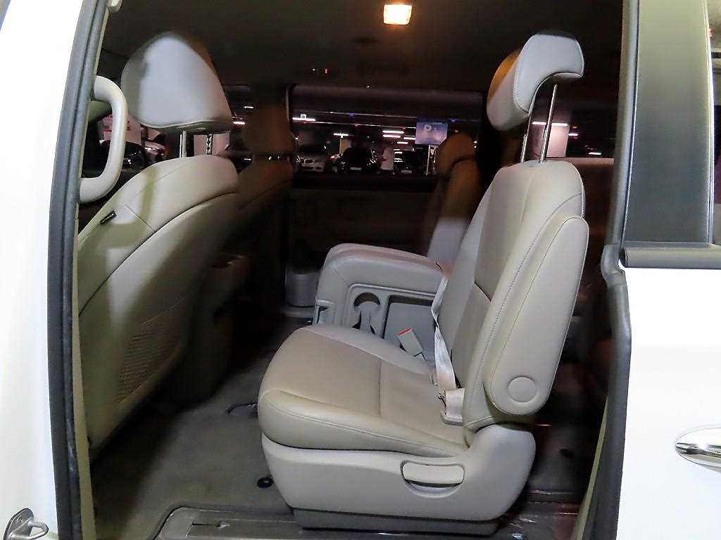 KIA Carnival - Vista 9
