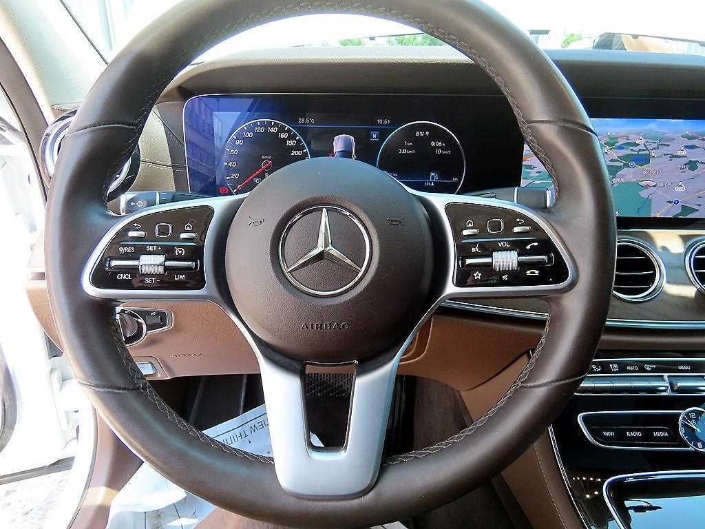 Mercedes Benz E class - Vista 10