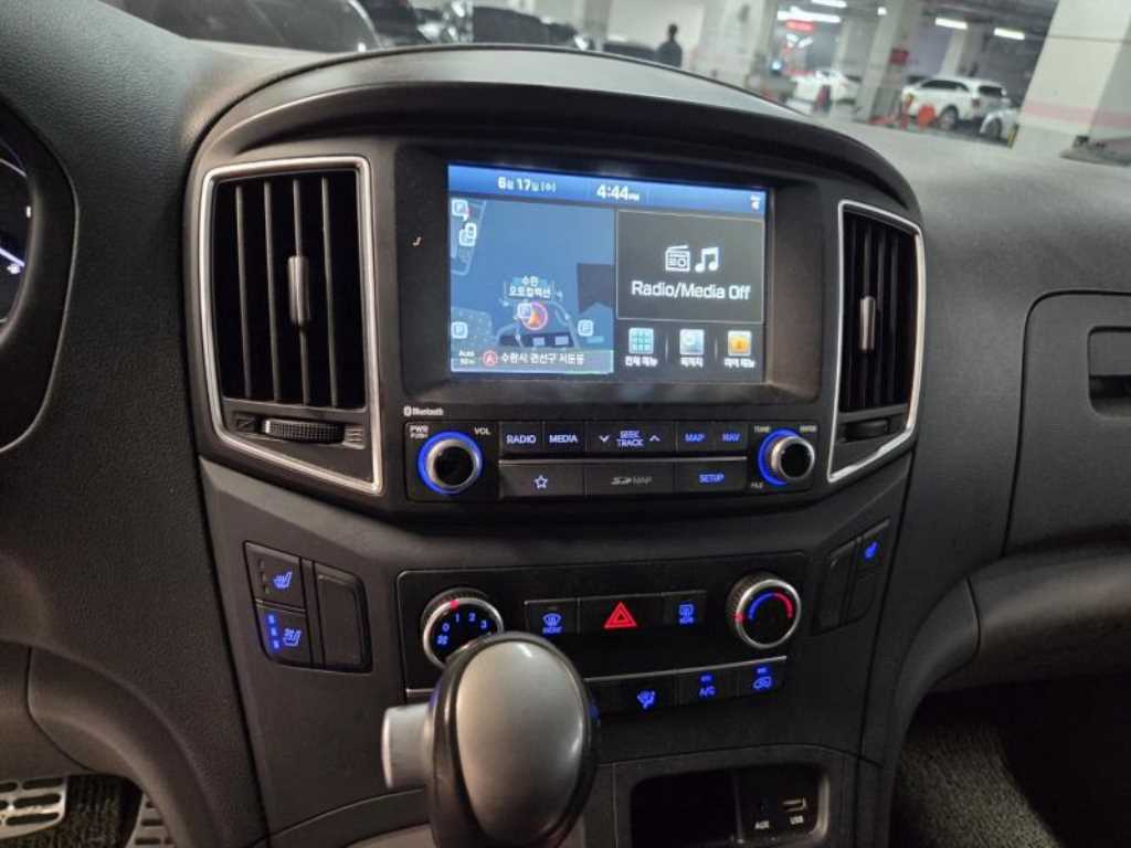 HYUNDAI Starex - Vista 10