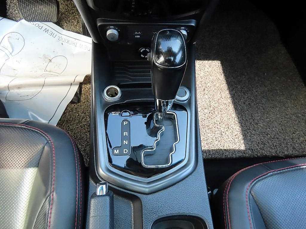 Ssangyong Tivoli - Vista 12