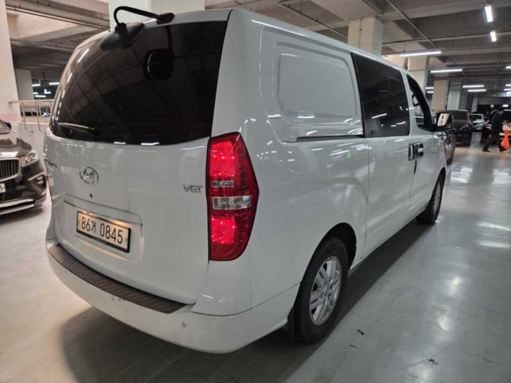 HYUNDAI Starex - Vista 6