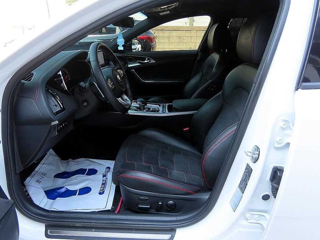 KIA Stinger - Vista 7
