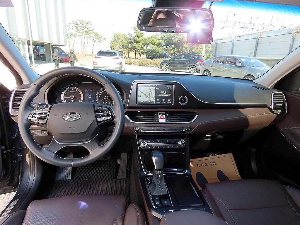 HYUNDAI Grandeur - Vista 9