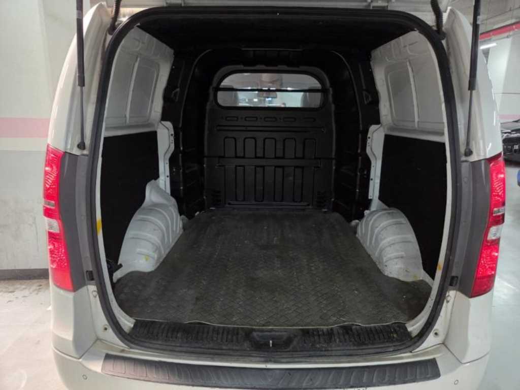 HYUNDAI Starex - Vista 9