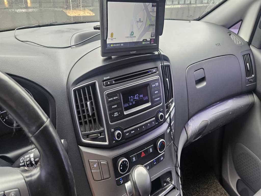 HYUNDAI Starex - Vista 3