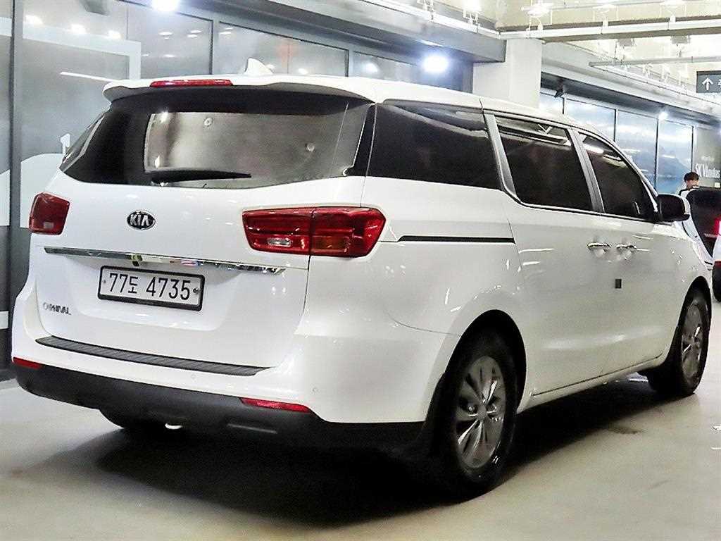 KIA Carnival - Vista 6