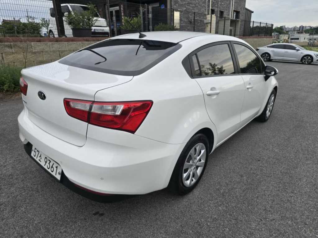 KIA Pride - Vista 6