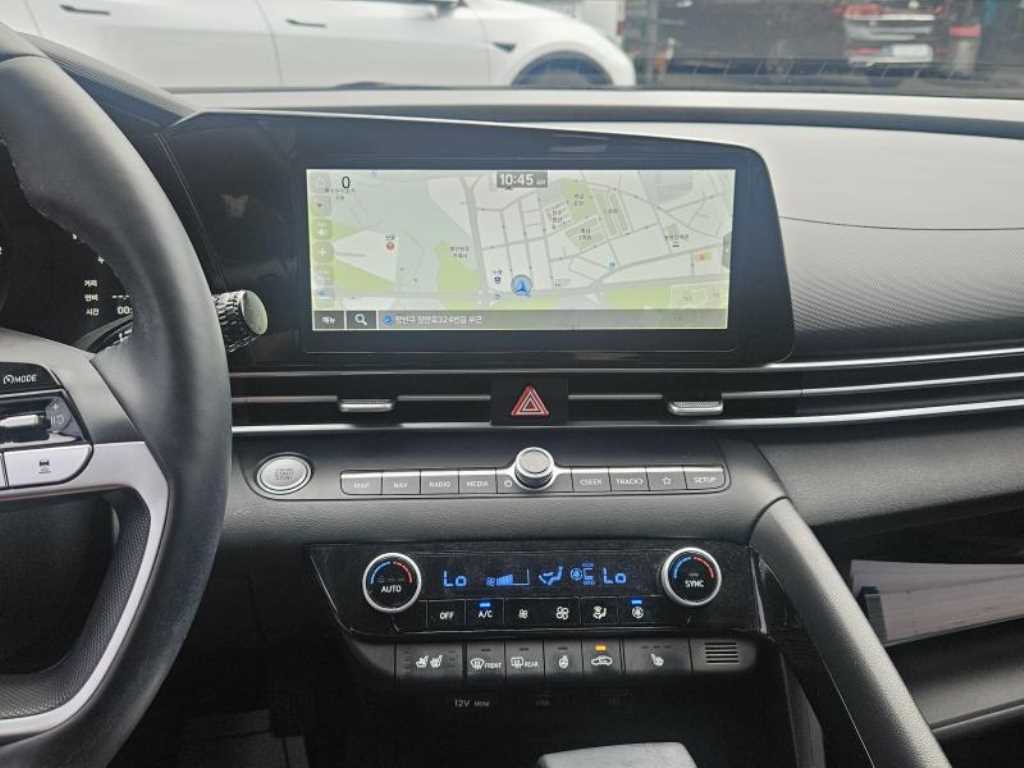 HYUNDAI Avante - Vista 10
