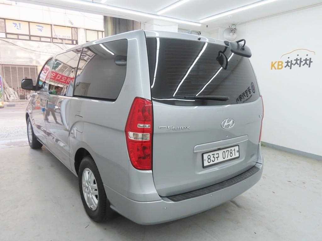 HYUNDAI Starex - Vista 6