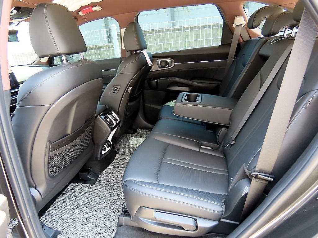 KIA Sorento - Vista 8