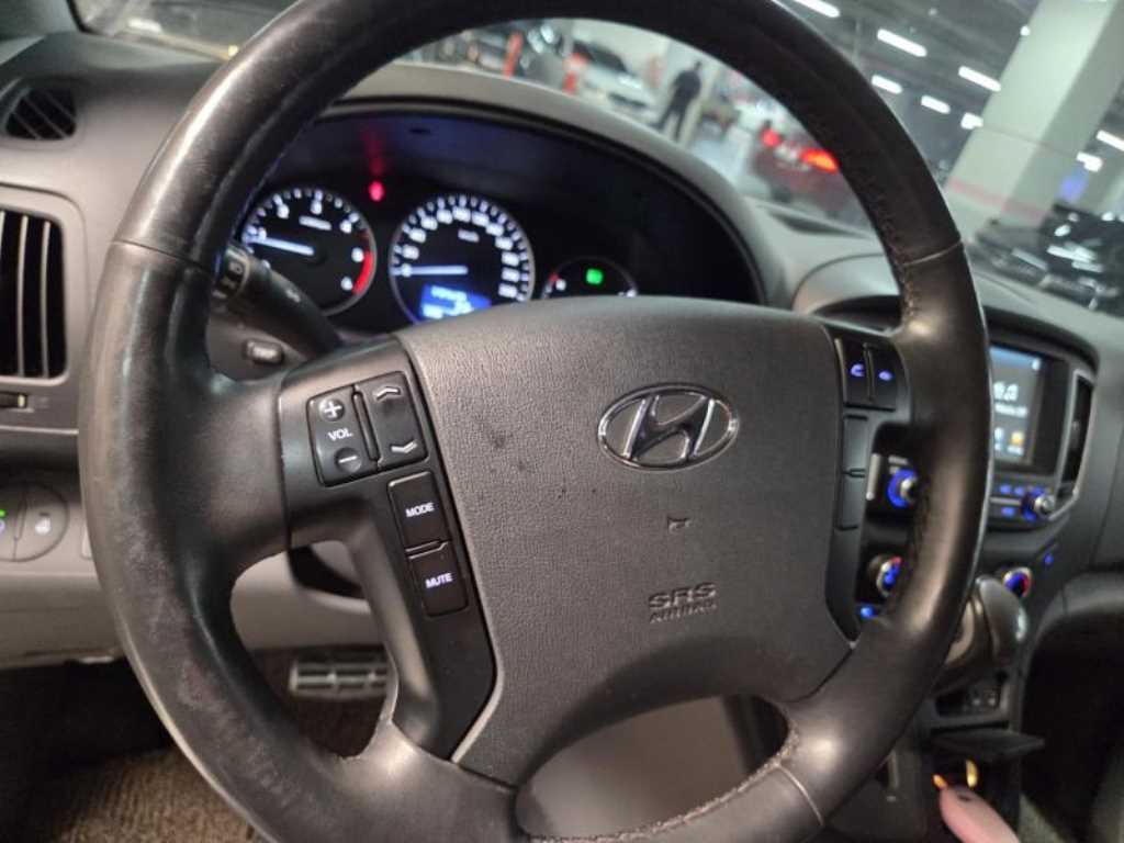 HYUNDAI Starex - Vista 12
