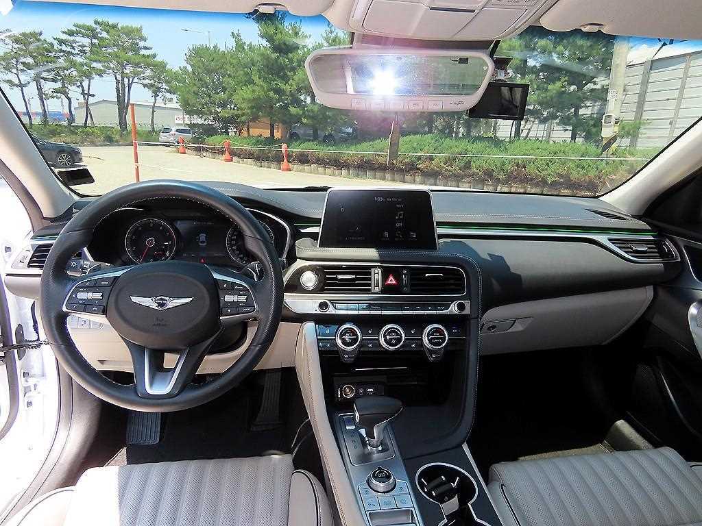 Genesis G70 - Vista 9