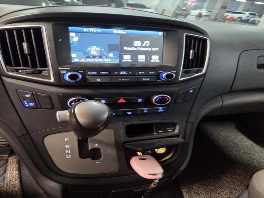 HYUNDAI Starex 2018 Blanco - Importación desde Corea - HF Imports Iquique - Foto 14