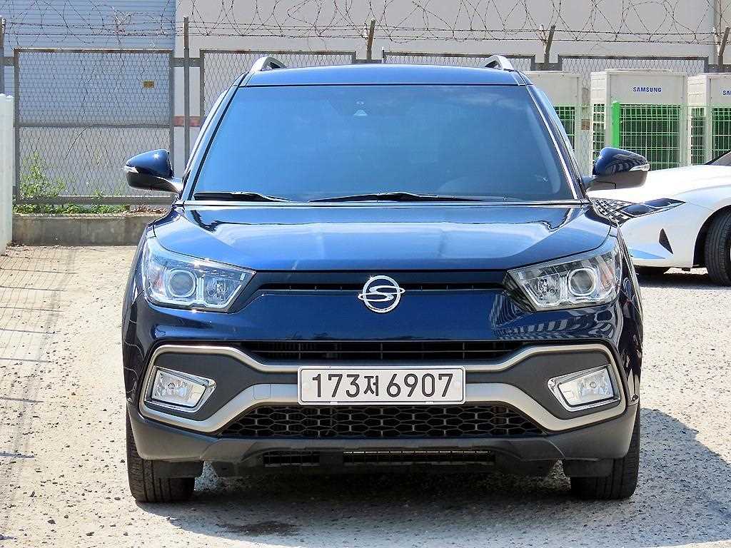 Ssangyong Tivoli 2018 Azul - Importación desde Corea - HF Imports Iquique - Foto 1