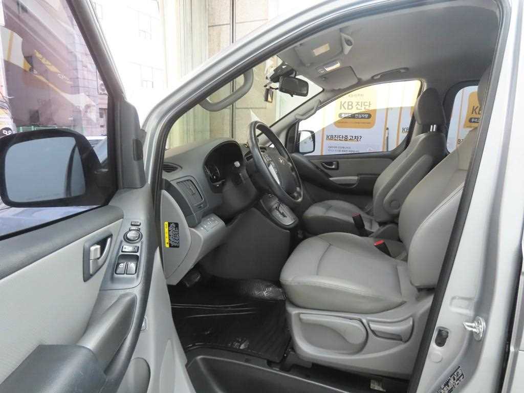 HYUNDAI Starex - Vista 7