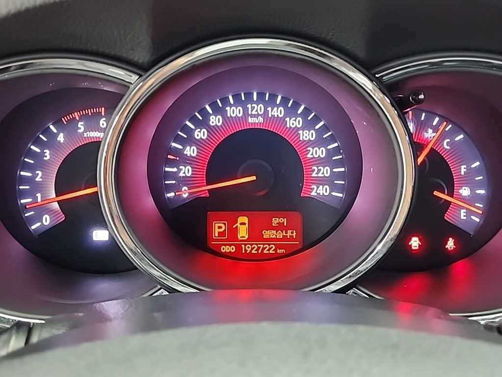 KIA Sorento - Vista 8