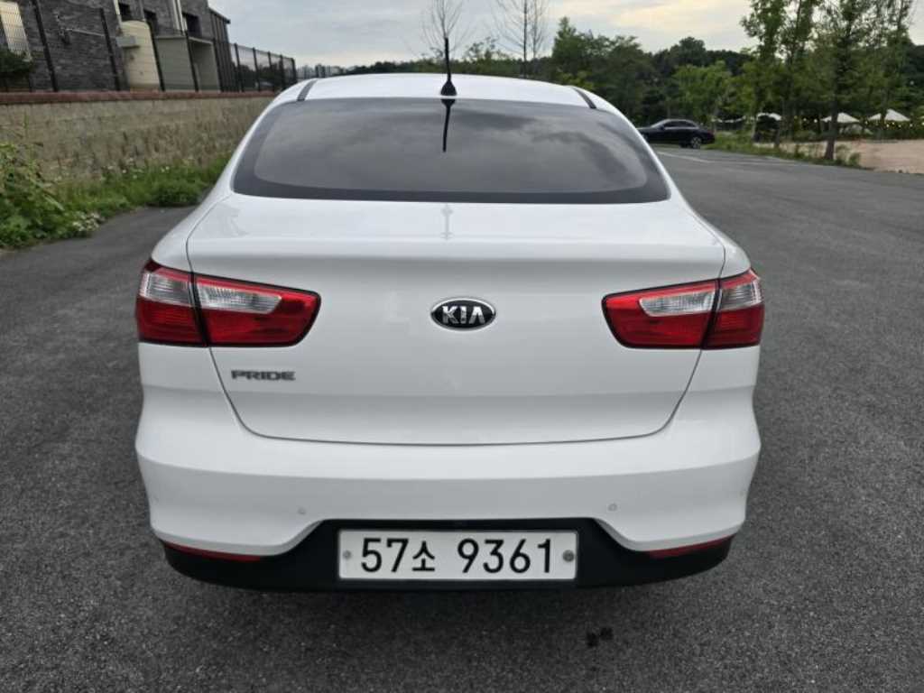 KIA Pride - Vista 3