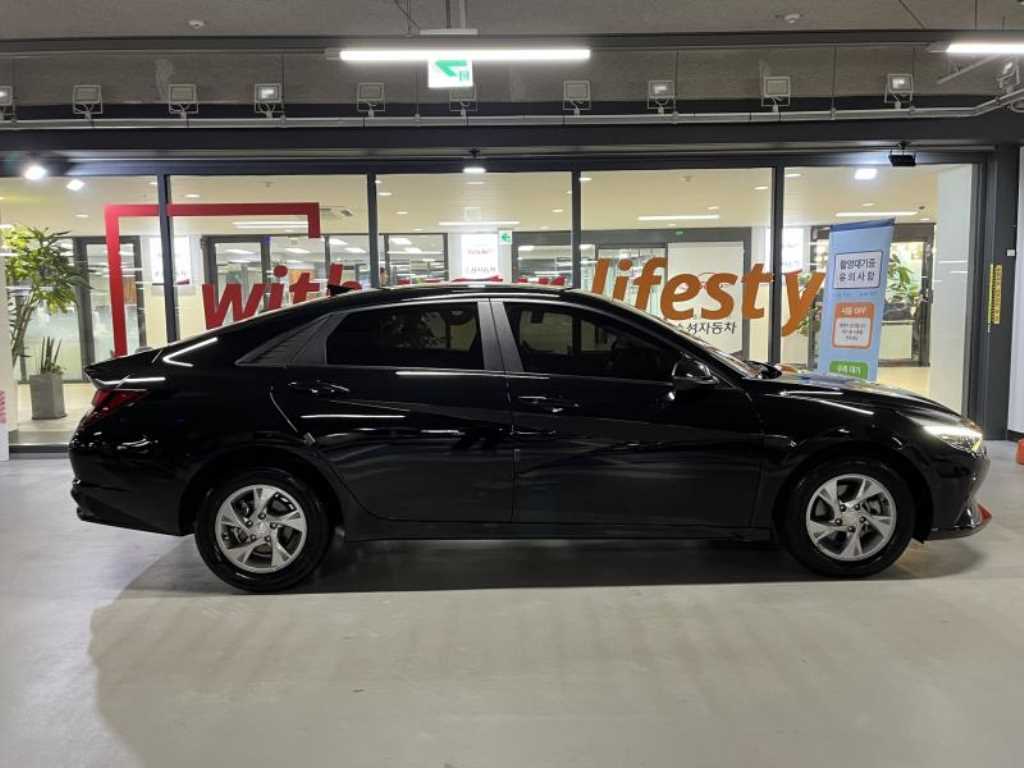 HYUNDAI Avante - Vista 3