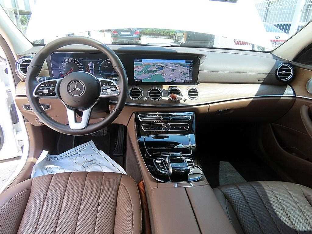 Mercedes Benz E class - Vista 9