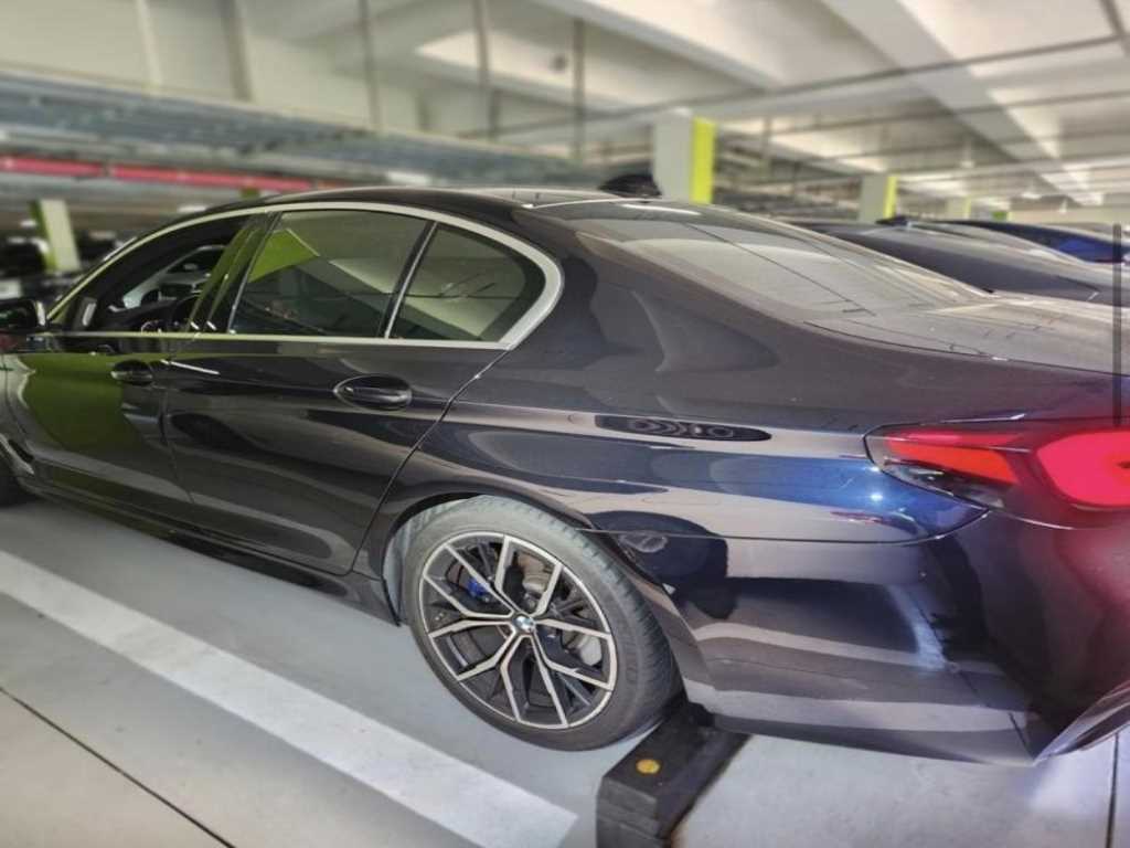 BMW 5 Series - Vista 5