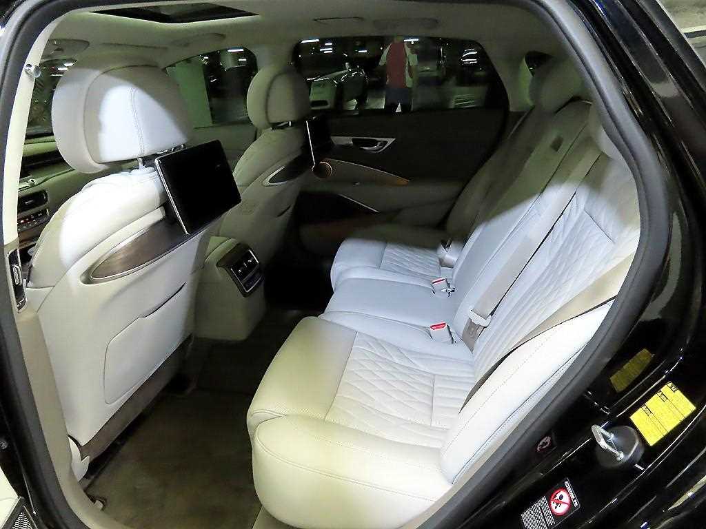 KIA K9 - Vista 9