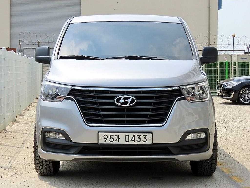 HYUNDAI Starex 2019 Plateado - Importación desde Corea - HF Imports Iquique - Foto 1