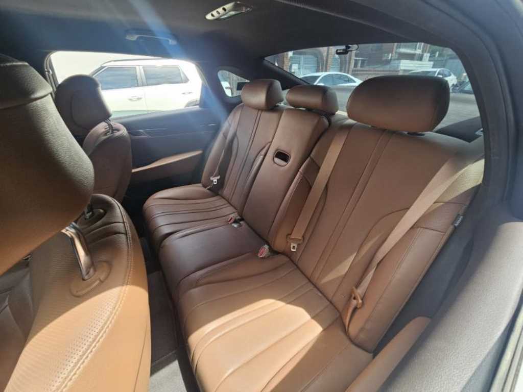 Genesis G80 - Vista 12
