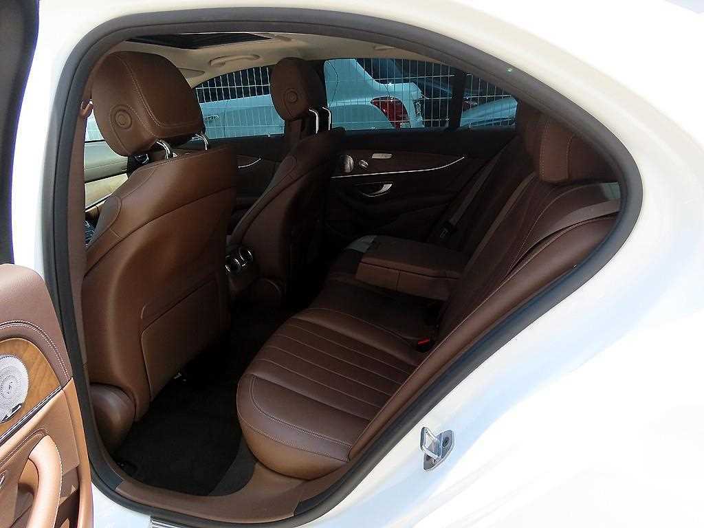 Mercedes Benz E class - Vista 8