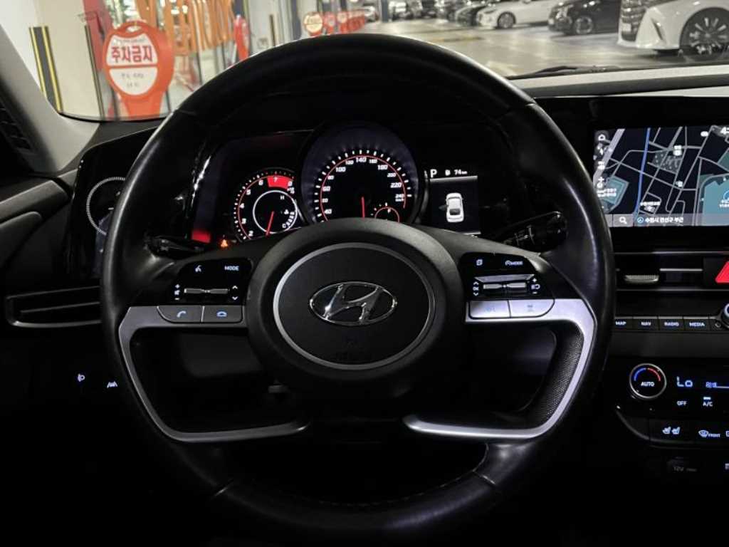 HYUNDAI Avante - Vista 12