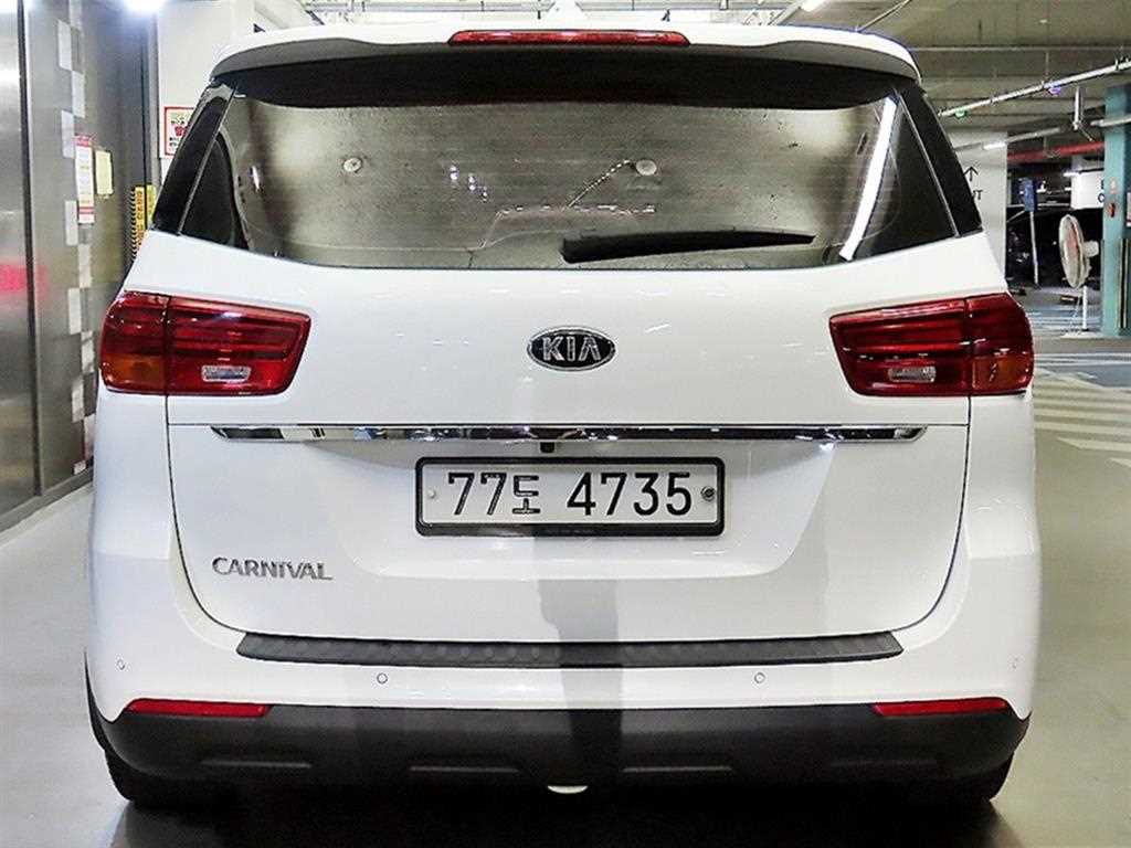 KIA Carnival - Vista 7