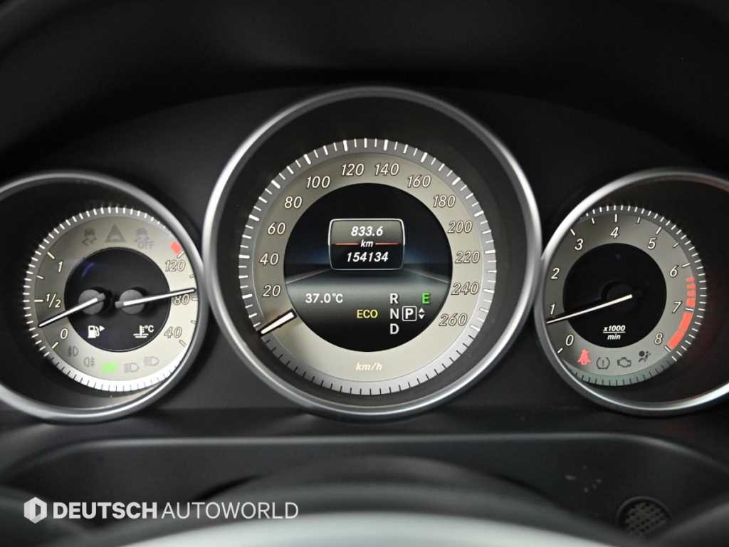 Mercedes Benz E class - Vista 8