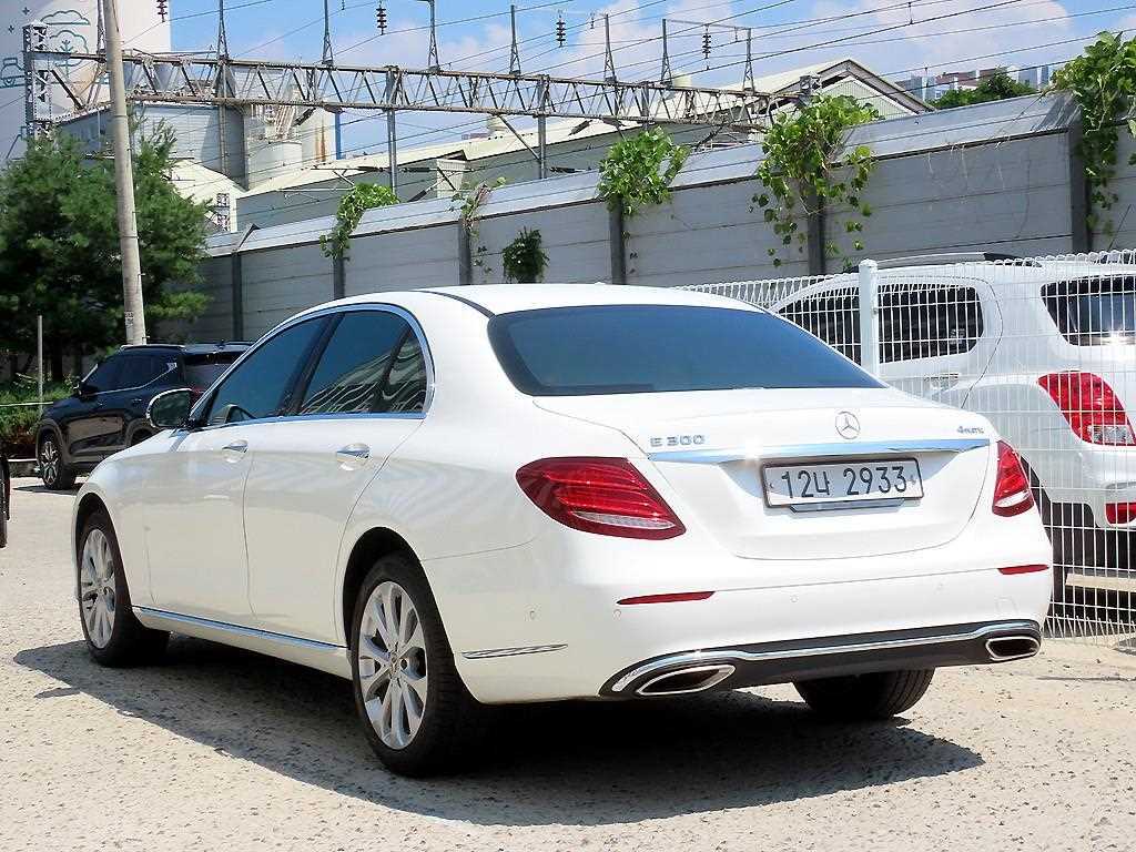Mercedes Benz E class - Vista 3