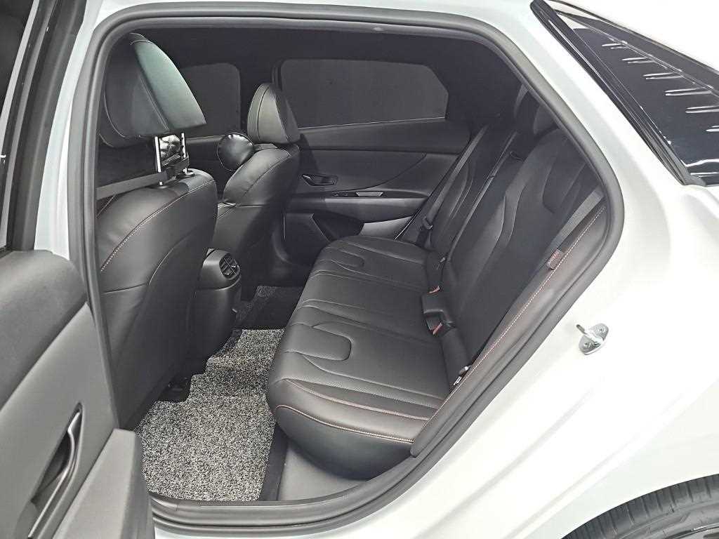 HYUNDAI Avante - Vista 12