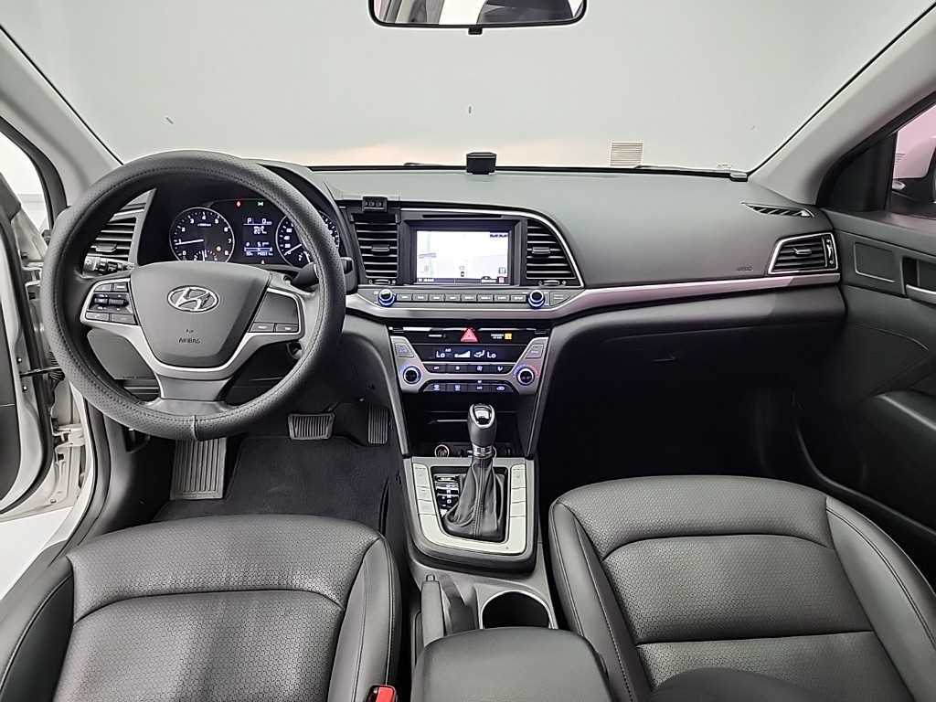 HYUNDAI Avante - Vista 7