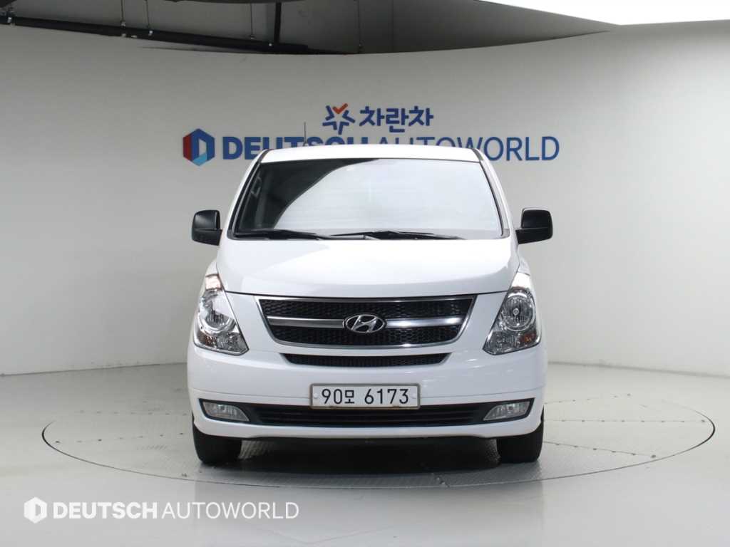 HYUNDAI Starex - Vista 3