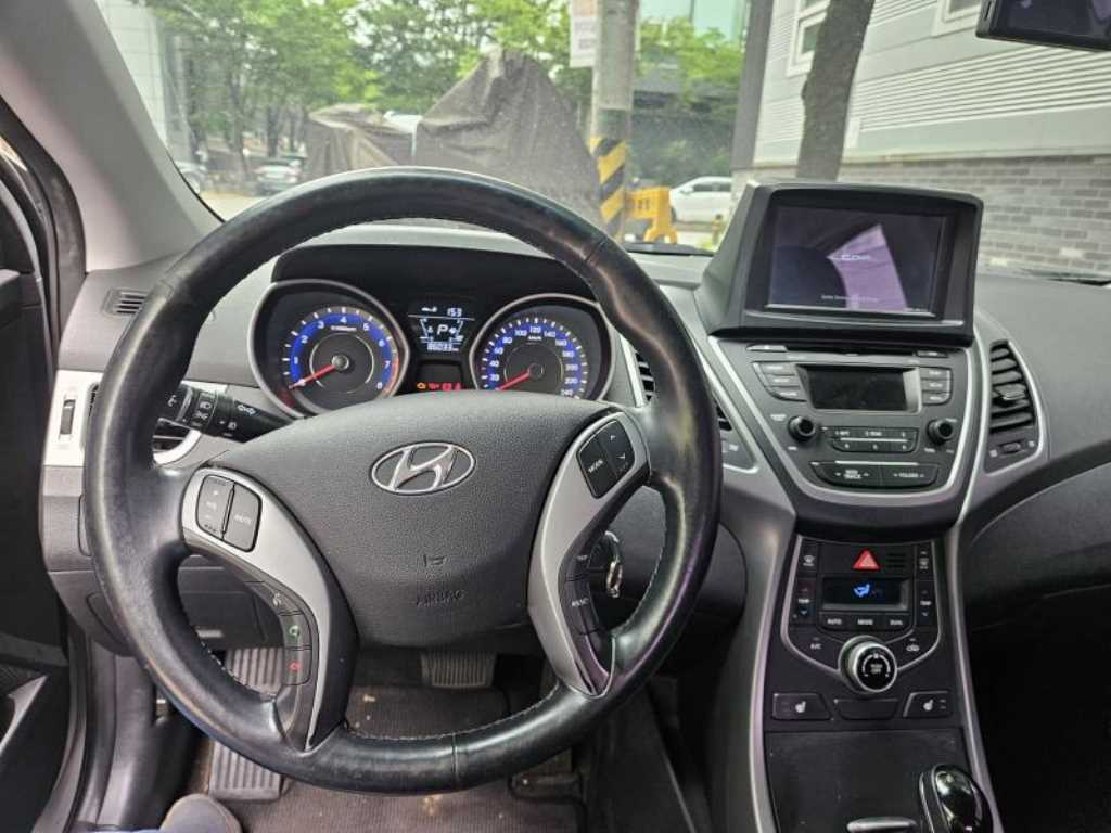 HYUNDAI Avante - Vista 6