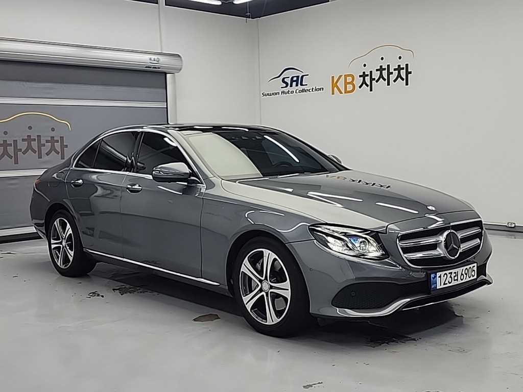 Mercedes Benz E class - Vista 4