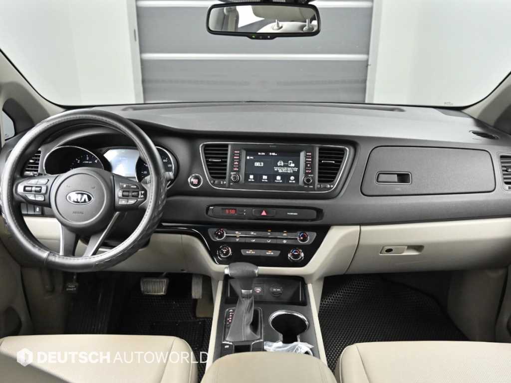KIA Carnival - Vista 7