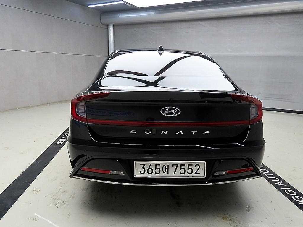 HYUNDAI Sonata - Vista 3
