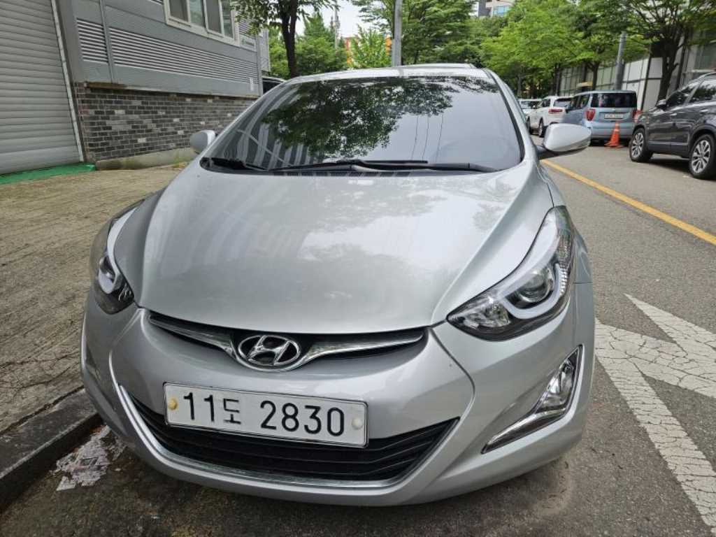 HYUNDAI Avante - Vista 3