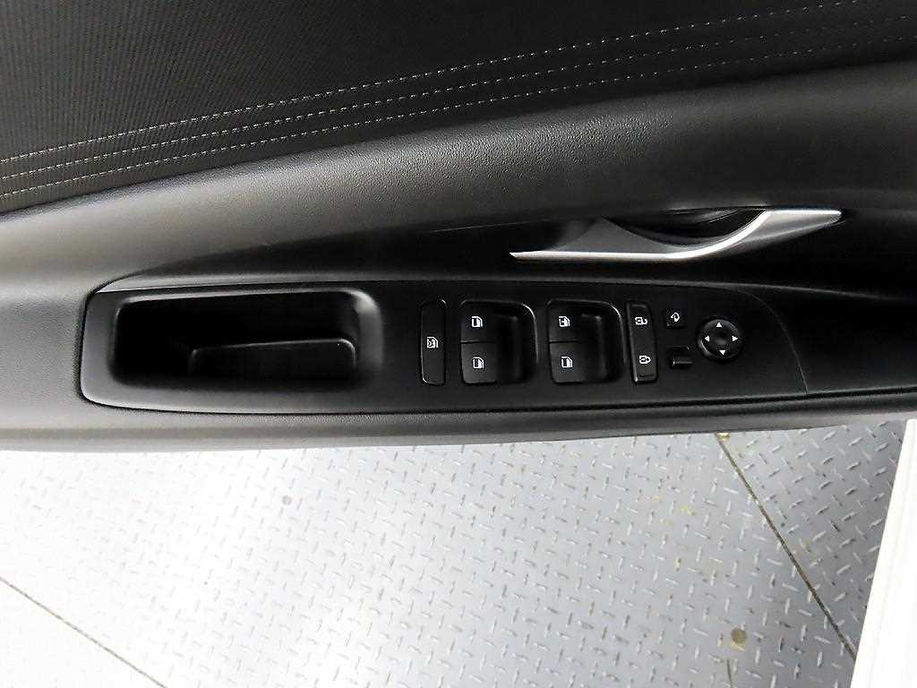 HYUNDAI Avante - Vista 11