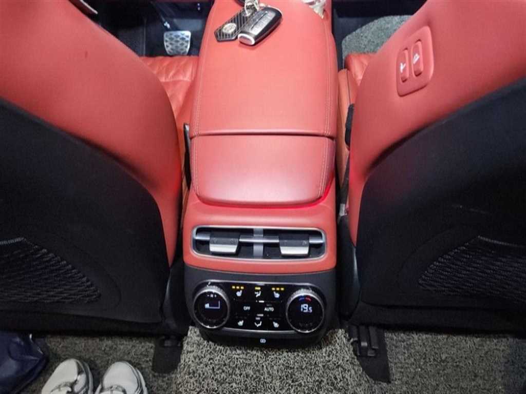 Genesis GV70 - Vista 11