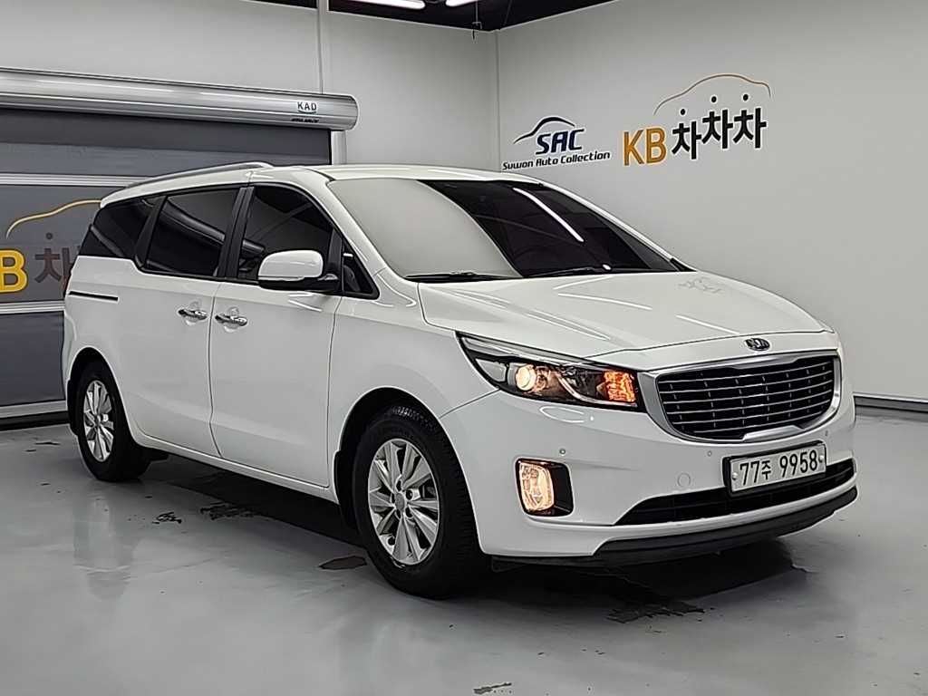 KIA Carnival - Vista 4