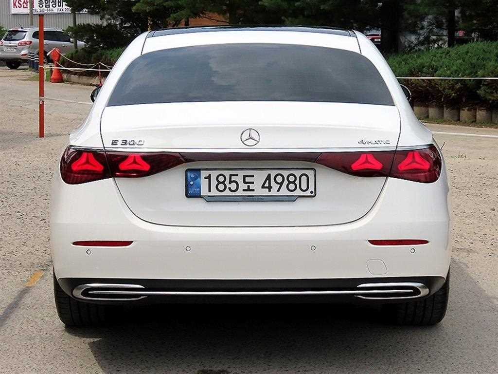 Mercedes Benz E class - Vista 5