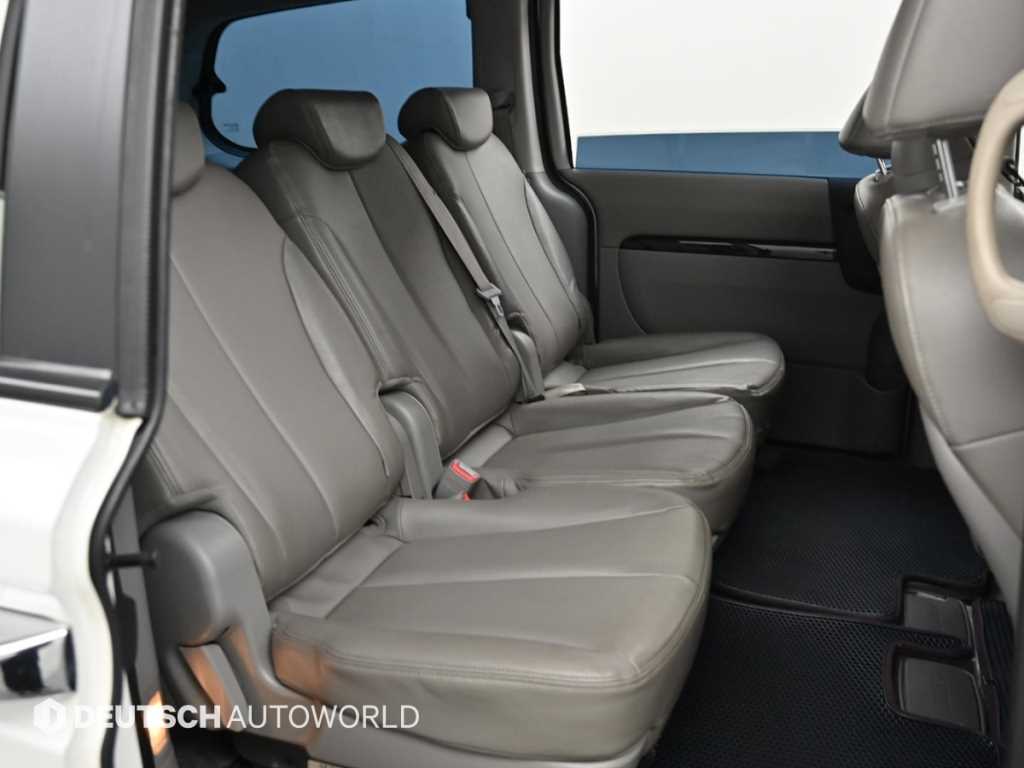 KIA Carnival - Vista 12