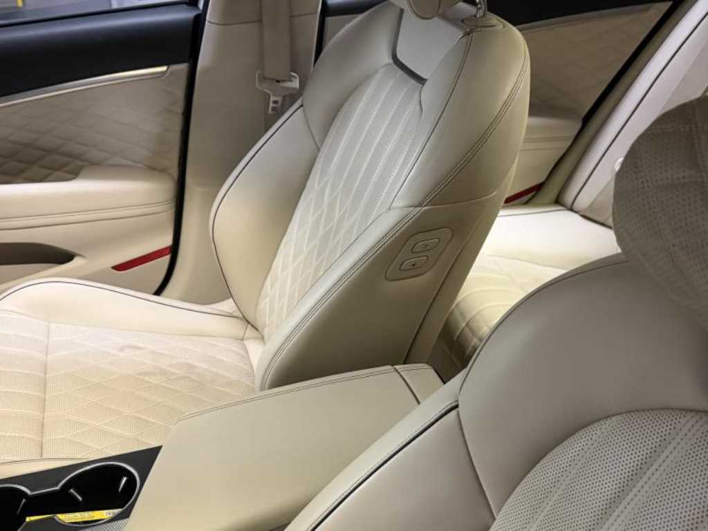 Genesis G70 - Vista 11