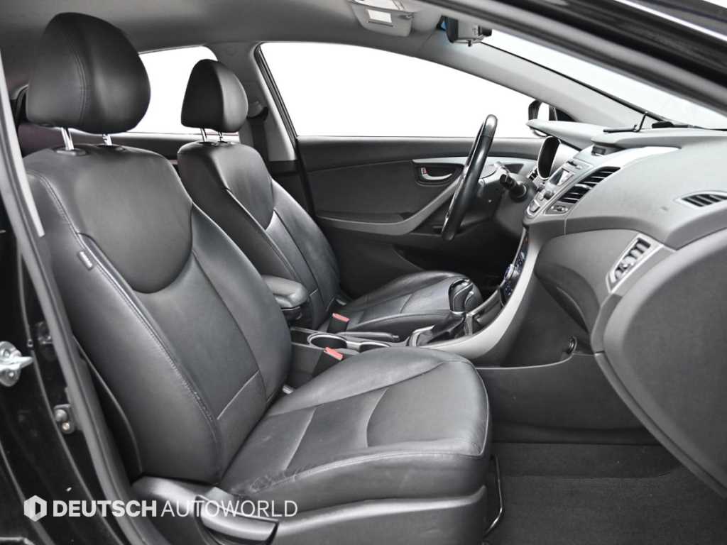 HYUNDAI Avante - Vista 10