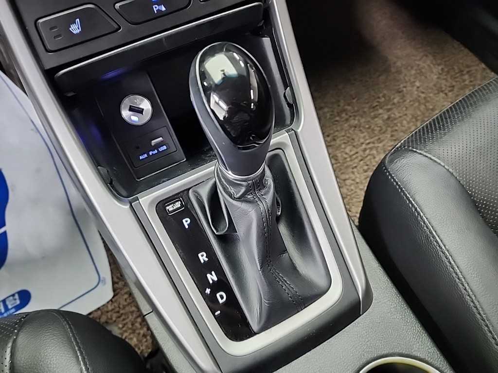 HYUNDAI Avante - Vista 8